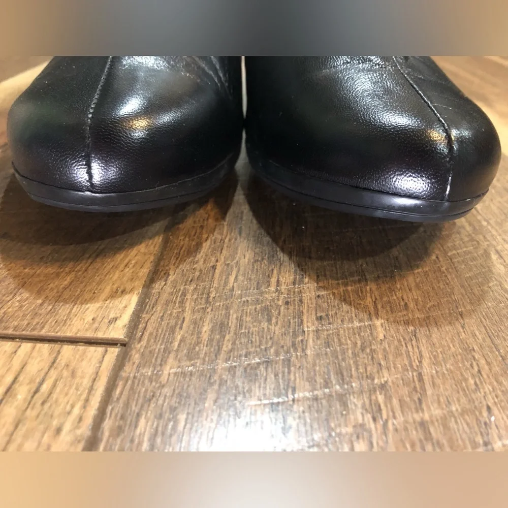 Munro Black Leather Loafer Pump Size 10.5 WW